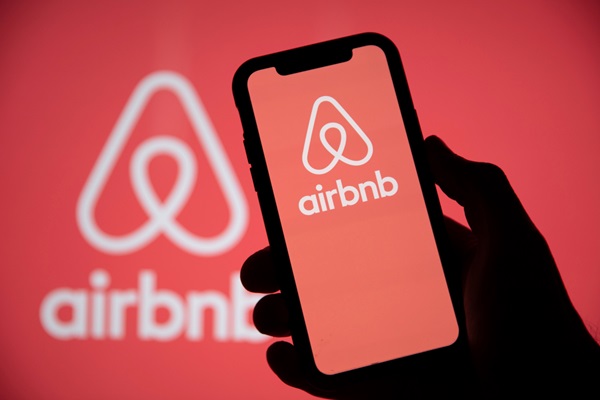 Україна та Airbnb підписують меморандум про повоєнне відновлення туризму