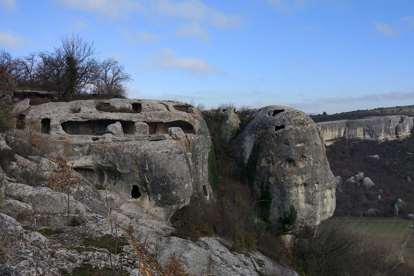 Печерне місто «Ескі-Кермен», Червоний Мак