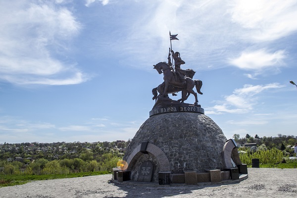 Пам'ятник Гонті і Залізняку, Умань