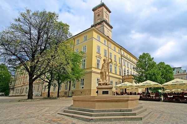 Ратуша та площа Ринок, Львів