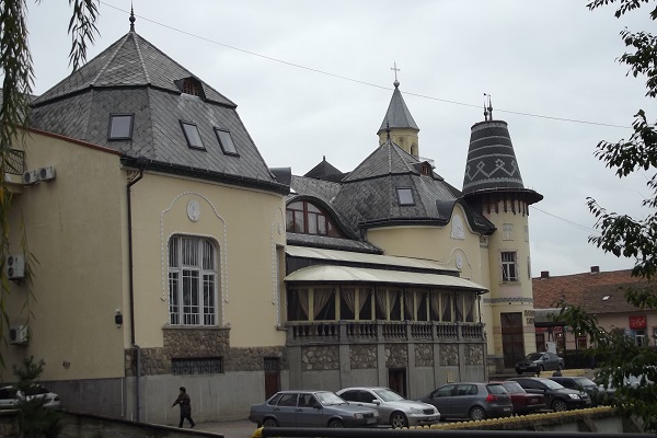 Казино Берег (Золотий павич), Берегово