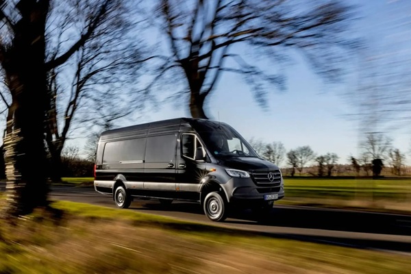 Чому варто обрати «Світ комфортних перевезень» для поїздки за кордон