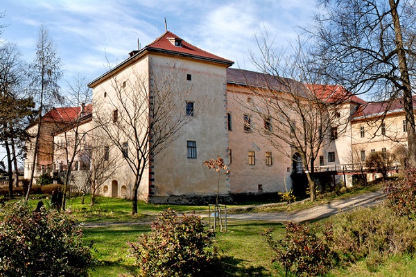 Ужгородський замок.jpg Ужгородський замок.jpg