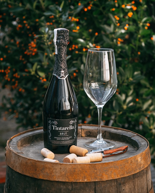 Tintarella Brut.jpg Tintarella Brut.jpg